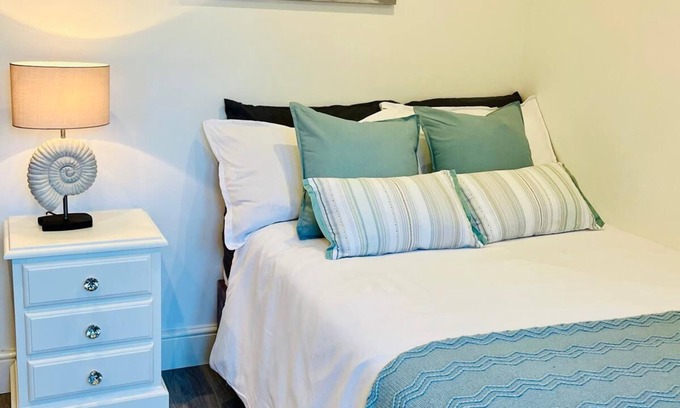 Bookham Cottage | Cozy en-suite with exclusive private entrance