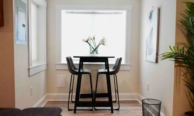 H Street Corridor Apartment | Cozy English basement in Capitol Hill