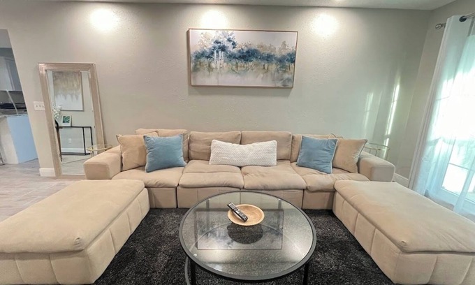 East County Civic Group House | Cozy Family Escape in Valrico FL