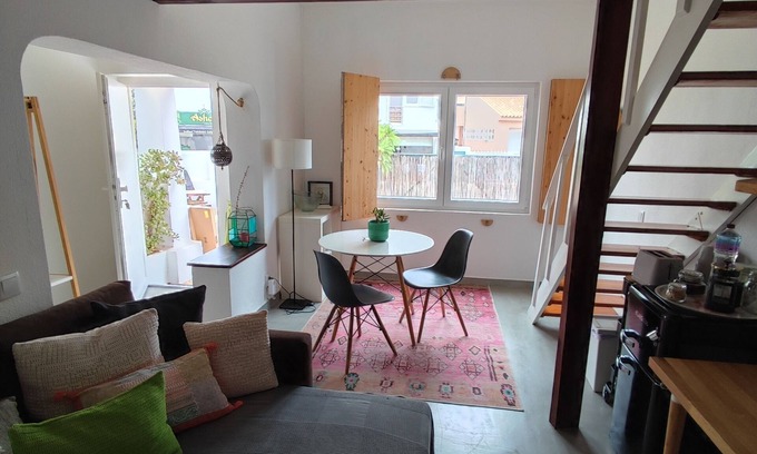 Ameijeira House | Cozy Family House's Studio - 8 minutes from beach.