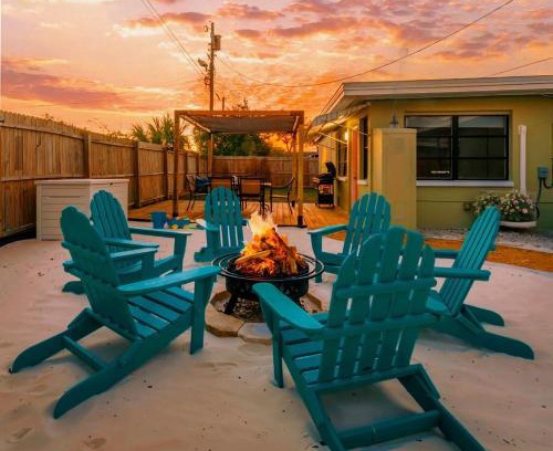 Clearwater House | Cozy Family Retreat 10 Mins to Clearwater Beach