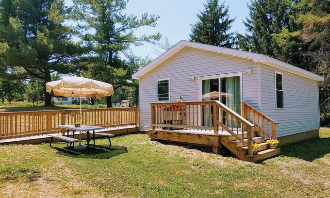 Hammondsport Cottage | Cozy Farm Stay Near Keuka Lake/No Cleaning Fee/Pet Friendly/Wi-Fi + More!