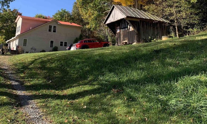 Lansing Other | Cozy farmhouse 10 min from Lansing, Grayson Highlands and the VA Creeper Trail