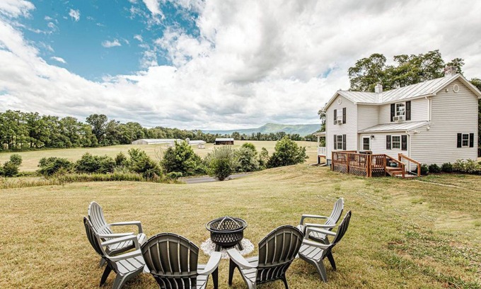Luray House | Cozy Farmhouse by Shenandoah with Mountain Views
