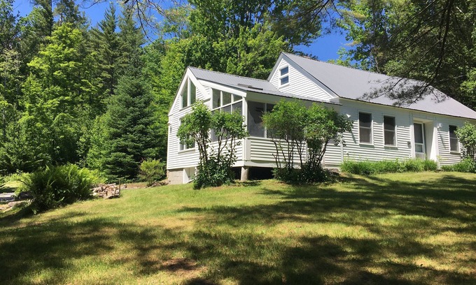 Thornton House | Cozy Farmhouse in the White Mountains
