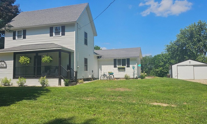 Cloverdale Other | Cozy Farmhouse w/short walk to a private laken