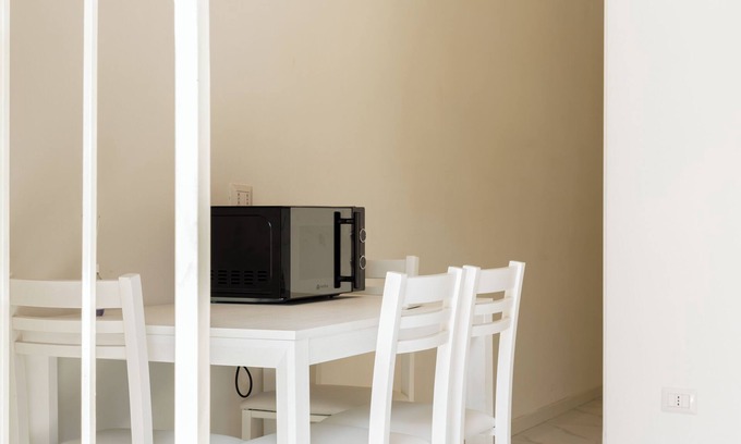 Milan House | Cozy flat, metro M4, 10min to Centre, 3 to Linate