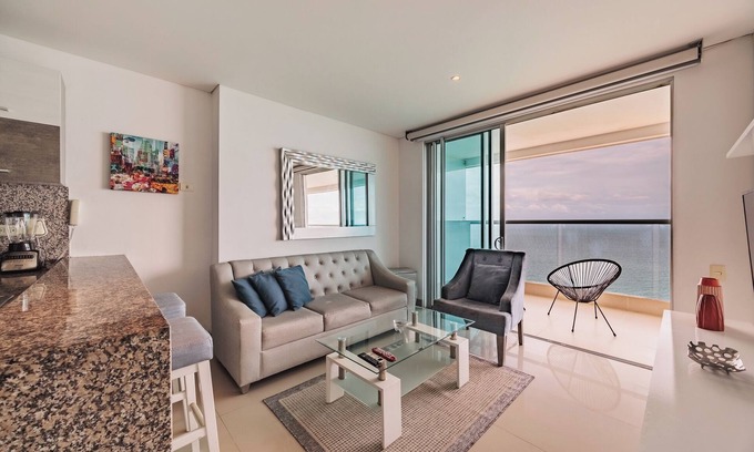 Bocagrande Apartment | Cozy Flat with Large Balcony in Palmetto Beach