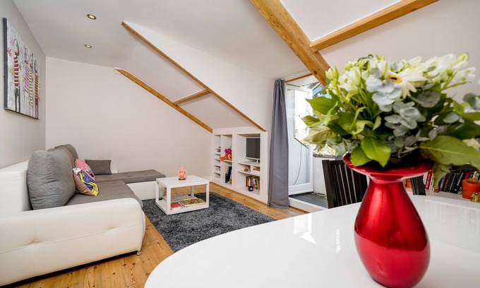 Maida Vale Apartment | Cozy Flat With Skylights in Great Neighbourhood