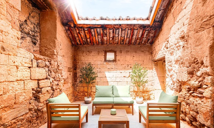 Saint-Paul-Trois-Chateaux Apartment | Cozy duplex - patio - sleeps 6 - historic village