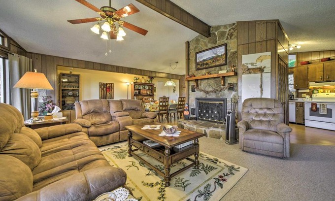 Franklin House | Cozy Franklin Getaway with Deck, Mountain Views