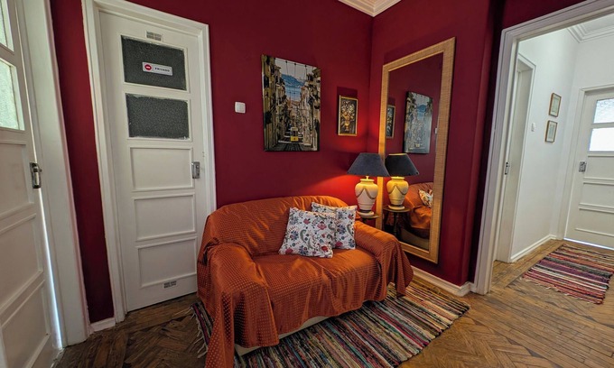 Santo Condestavel Apartment | Cozy Full Apartment with Balcony in the Center of Campo de Ourique