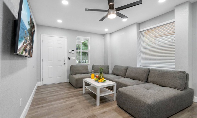 Bearss Plaza House | Cozy & Fully Remodeled Home in the Heart of Tampa!
