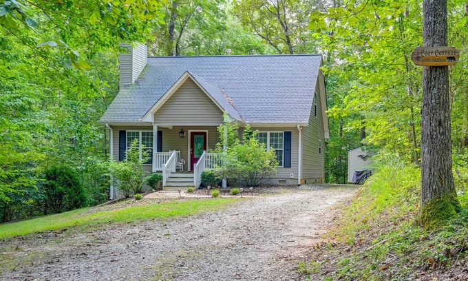 Young Harris Cottage | Cozy Georgia Vacation Rental w/ Spacious Yard