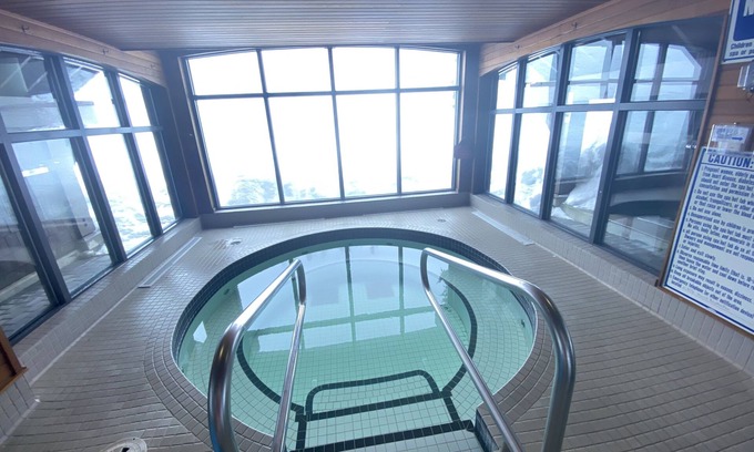 Courtenay Condo | Cozy getaway for 2 @ Mt Washington