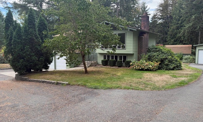 Woodinville House | Cozy Getaway Minutes to Wineries & Trails