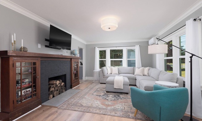 Puyallup House | Cozy getaway w/hot tub & yard between Seattle and Mt Rainier