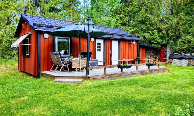 Ingaro Cabin | Cozy guest house on Ingarö in the Stockholm archipelago. Breakfast/bike/canoe .
