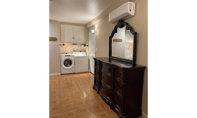 Midway Apartment | Cozy Guest Suite, your bridge to SD adventures.