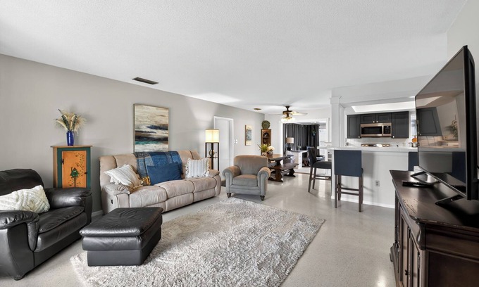 Bradenton House | Cozy Haven near Manatee Memorial and Great Beaches