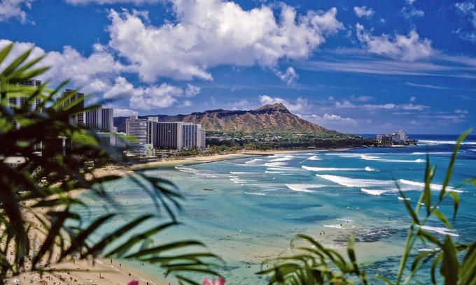 Waikiki Condo | Cozy Hawaiian Monarch Condo by RedAwning