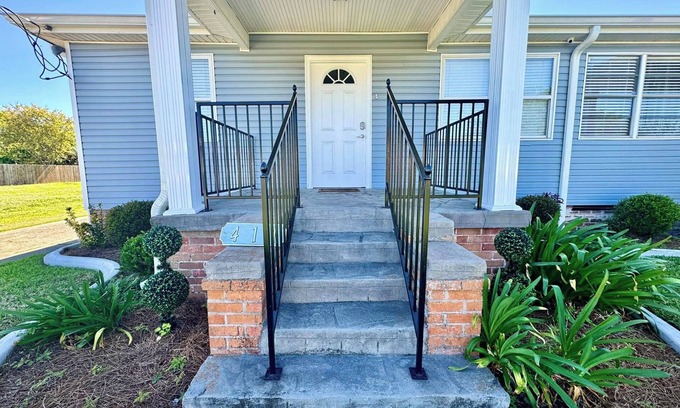 Arabi House | Cozy Hidden Gem 2-bedroom townhome in Historic Old Arabi