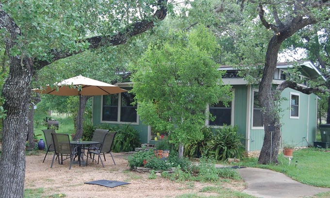 San Marcos Cabin | Cozy Hill Country Cabin in San Marcos, Texas