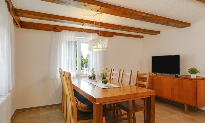 Meckenbeuren House | Cozy Holiday Home “Ferienhaus Seifried” near Lake Constance