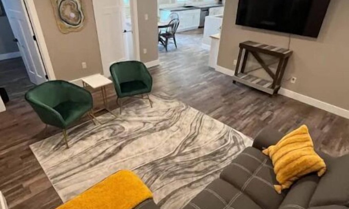 Green Bay House | Cozy Home .5 miles from Lambeau Field