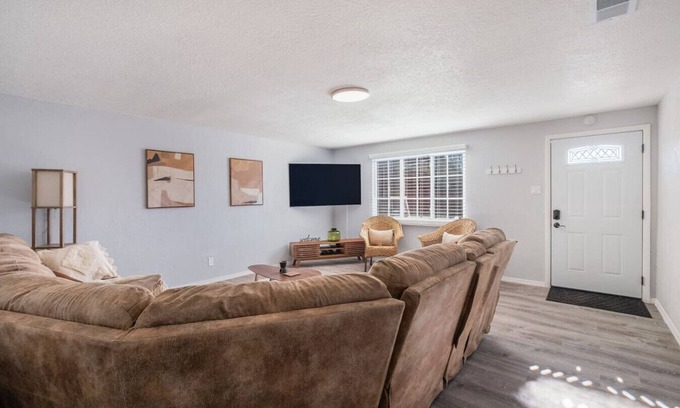 West Old Town House | Cozy Home | Big Yard | Newly Renovated