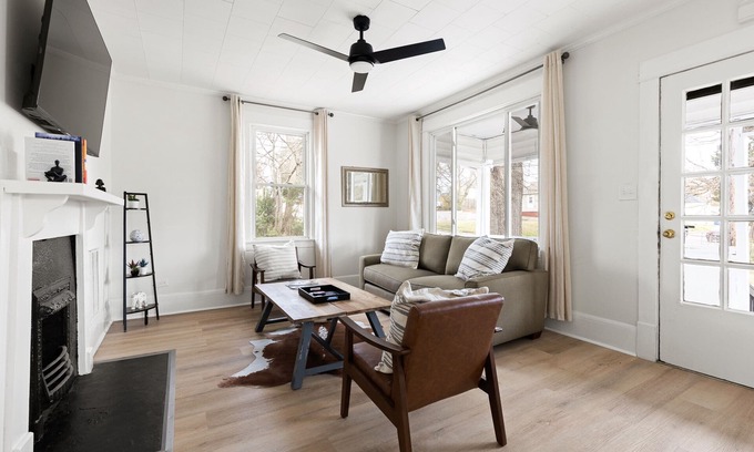 Durham House | Cozy home in Downtown Durham