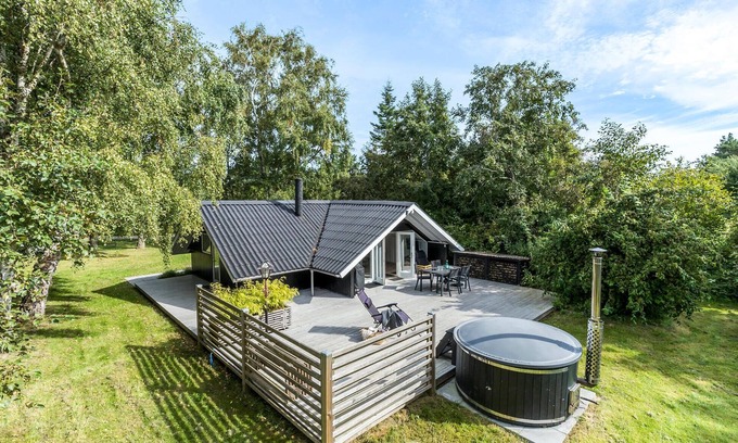Elsegarde Strand House | Cozy home in Ebeltoft with Wi-Fi