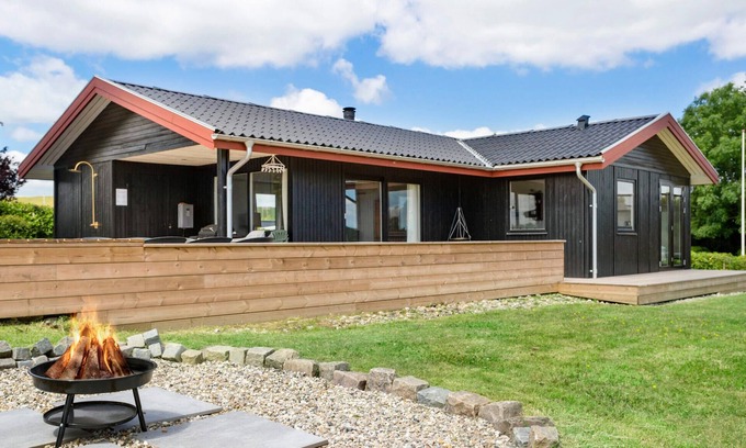 Vikær Strand House | Cozy home in Haderslev with kitchen