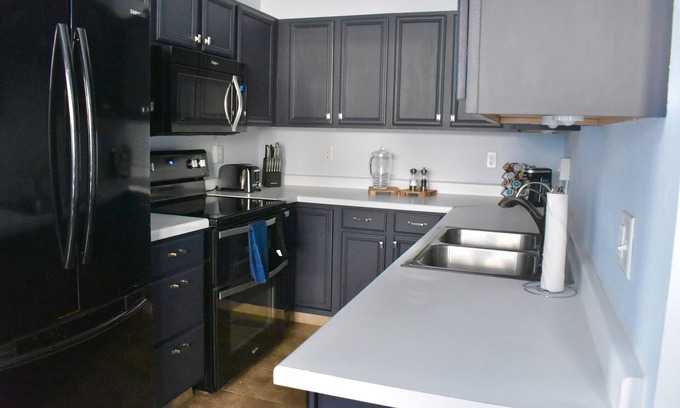 Dahlman House | Cozy home in Little Bohemia; 5 min from Zoo and Downtown w/Free Parking