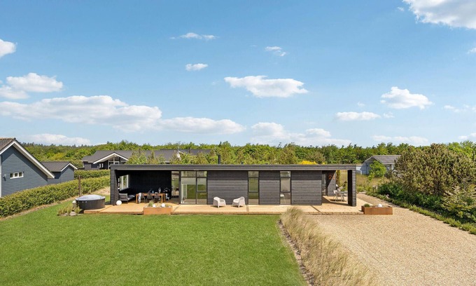 Skaven Strand House | Cozy home in Tarm with WiFi