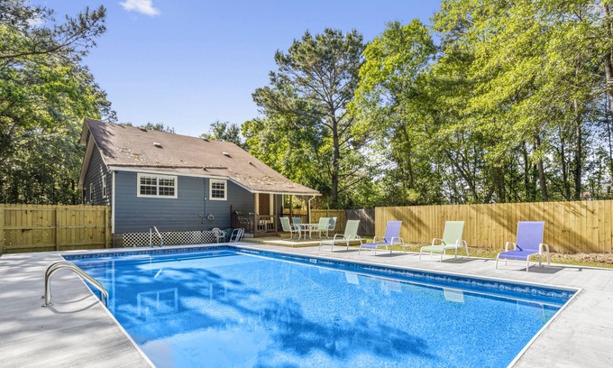 St. Martin House | Cozy home just mins to everything! PRIVATE POOL!