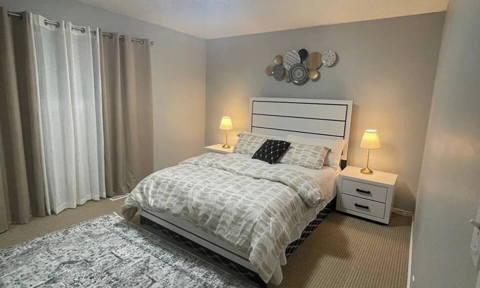 St. Vital House | Cozy Home Located In Winnipeg