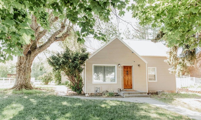 Hyrum House | Cozy Home: Near Lake, Trails & Logan! Dog Friendly