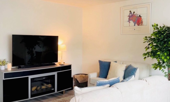 Hawthorne Apartment | Cozy Home near MB & LAX