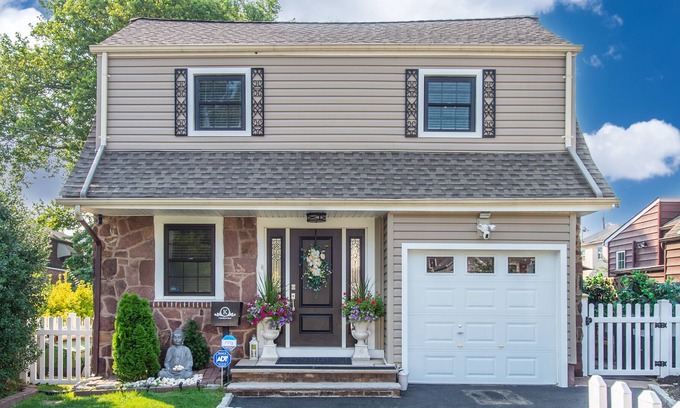 Clifton House | Cozy Home Near NYC, AD Mall, MetLife + Free Parking - 3bd - 2bth