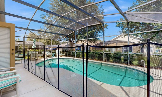 Marbella House | Cozy home near theme parks, WiFi, private pool & W/D, pool table