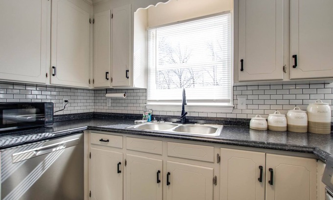 Murfreesboro House | Cozy home on a secluded lot - 40 mins from Nashville, 5 min from MTSU!