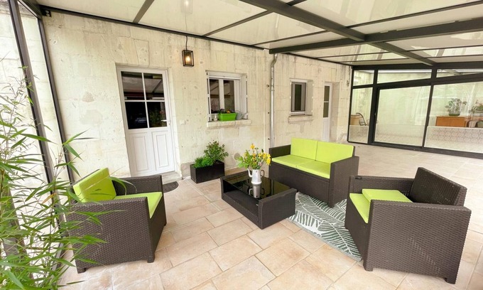 Loches Cottage | Cozy Home with Modern Comforts, Near Château & Markets, in Charming Loches, WiFi Included