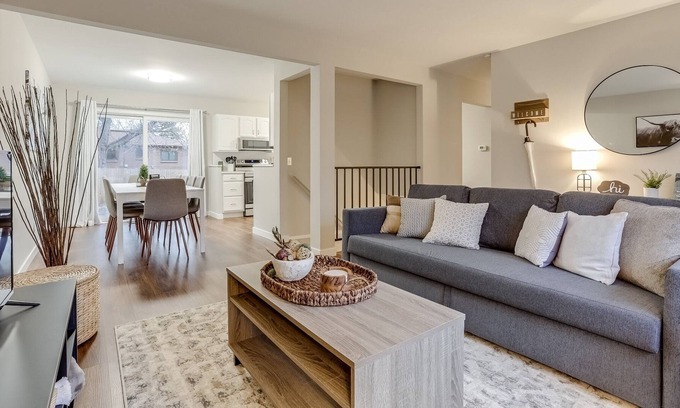 Alta Vista Area House | Cozy Home with Modern Vibes | Pet Friendly | Game Room |