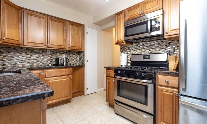 Bluemont House | Cozy House 10min to Monuments and DC by CozySuites