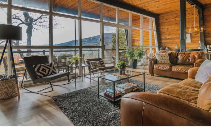 Lac Delage House | Cozy house 5 min from Ski station and Mountain BikePark. With view and & deck!