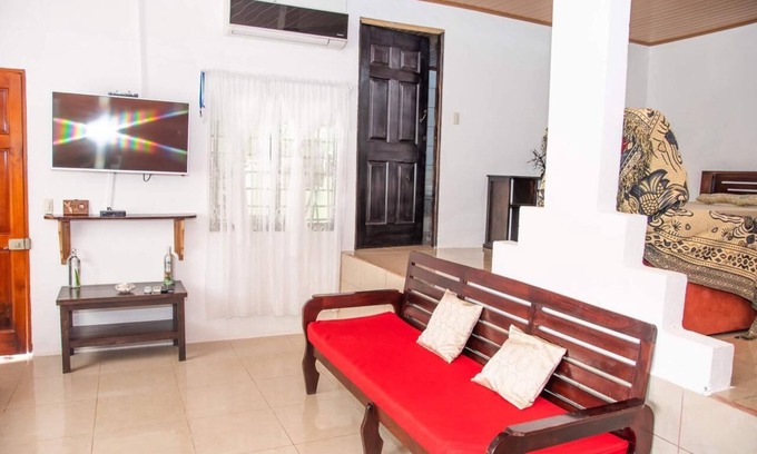 Quepos House | Cozy house in charming Quepos with AC, WiFi