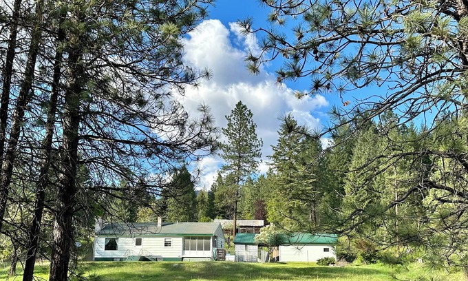 Thompson Falls House | Cozy house in Thompson Falls, MT. Minutes from downtown yet country setting.
