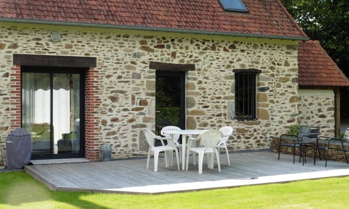 Gratot Cottage | Cozy house with fireplace and garden