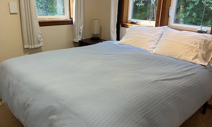 Downtown Juneau Apartment | Cozy Juneau Retreat - Mtn Views, Near Town